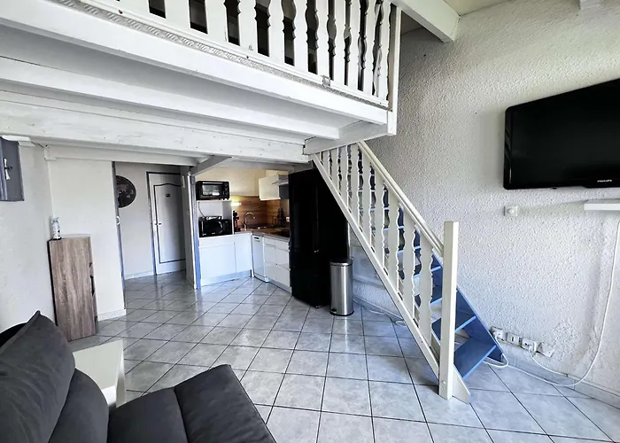 Mezzanine Avec Piscine, Clim, Parking Et Lave-linge - Proche - Fr-1-702-50